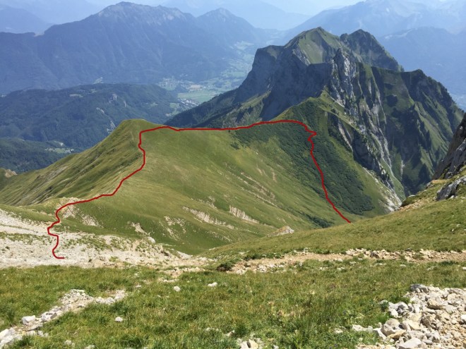 The descent loops around the upper Chavert basin.